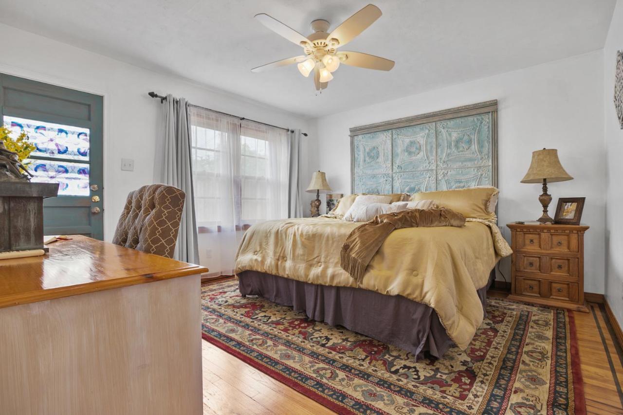 Luxury Oasis- 1 Bedroom Romantic Getaways ラボック エクステリア 写真
