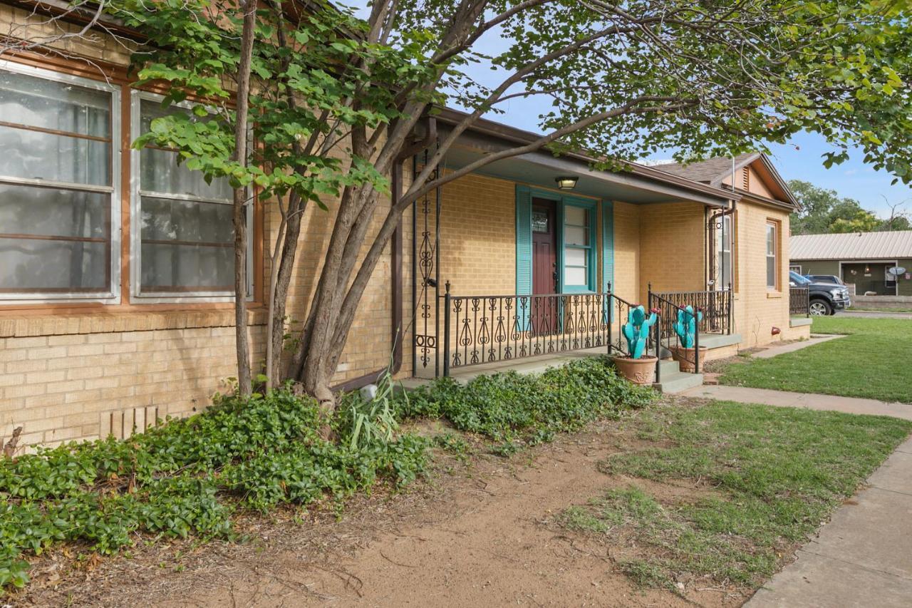 Luxury Oasis- 1 Bedroom Romantic Getaways ラボック エクステリア 写真