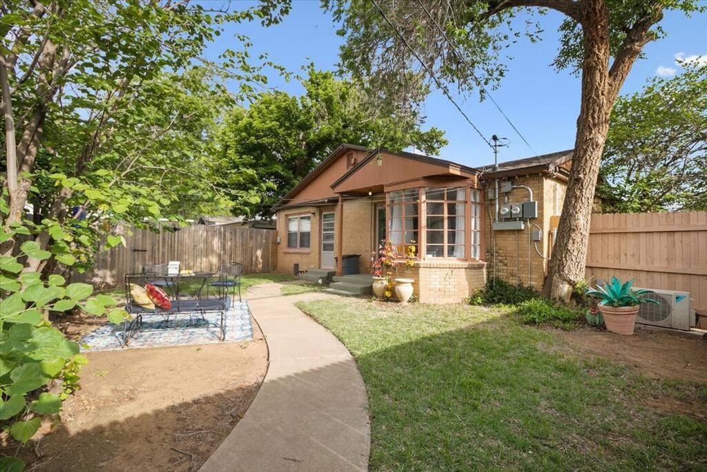 Luxury Oasis- 1 Bedroom Romantic Getaways ラボック エクステリア 写真