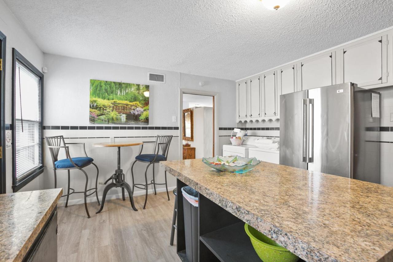 Luxury Oasis- 1 Bedroom Romantic Getaways ラボック エクステリア 写真