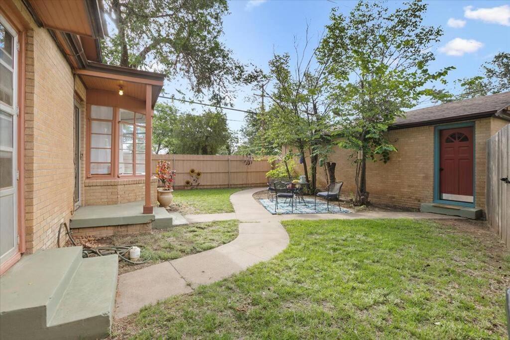 Luxury Oasis- 1 Bedroom Romantic Getaways ラボック エクステリア 写真