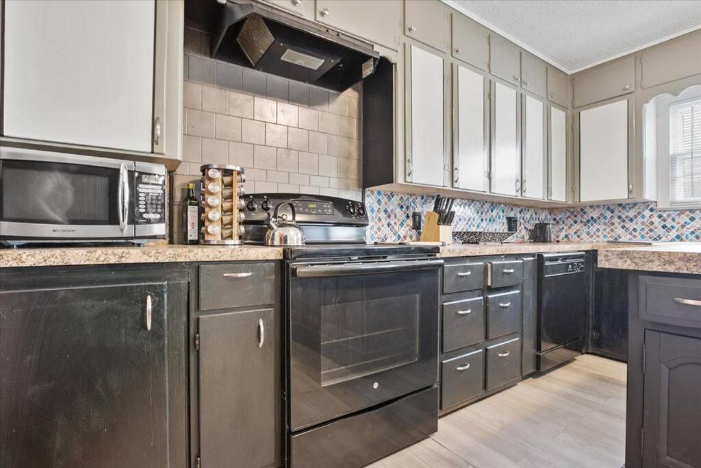 Luxury Oasis- 1 Bedroom Romantic Getaways ラボック エクステリア 写真