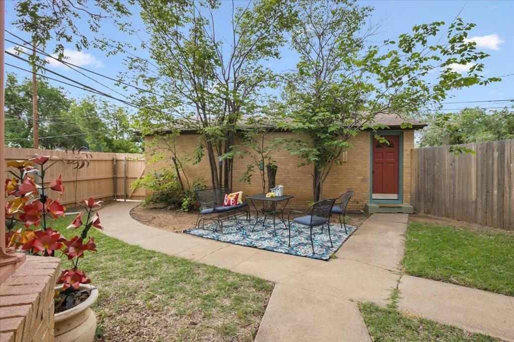 Luxury Oasis- 1 Bedroom Romantic Getaways ラボック エクステリア 写真